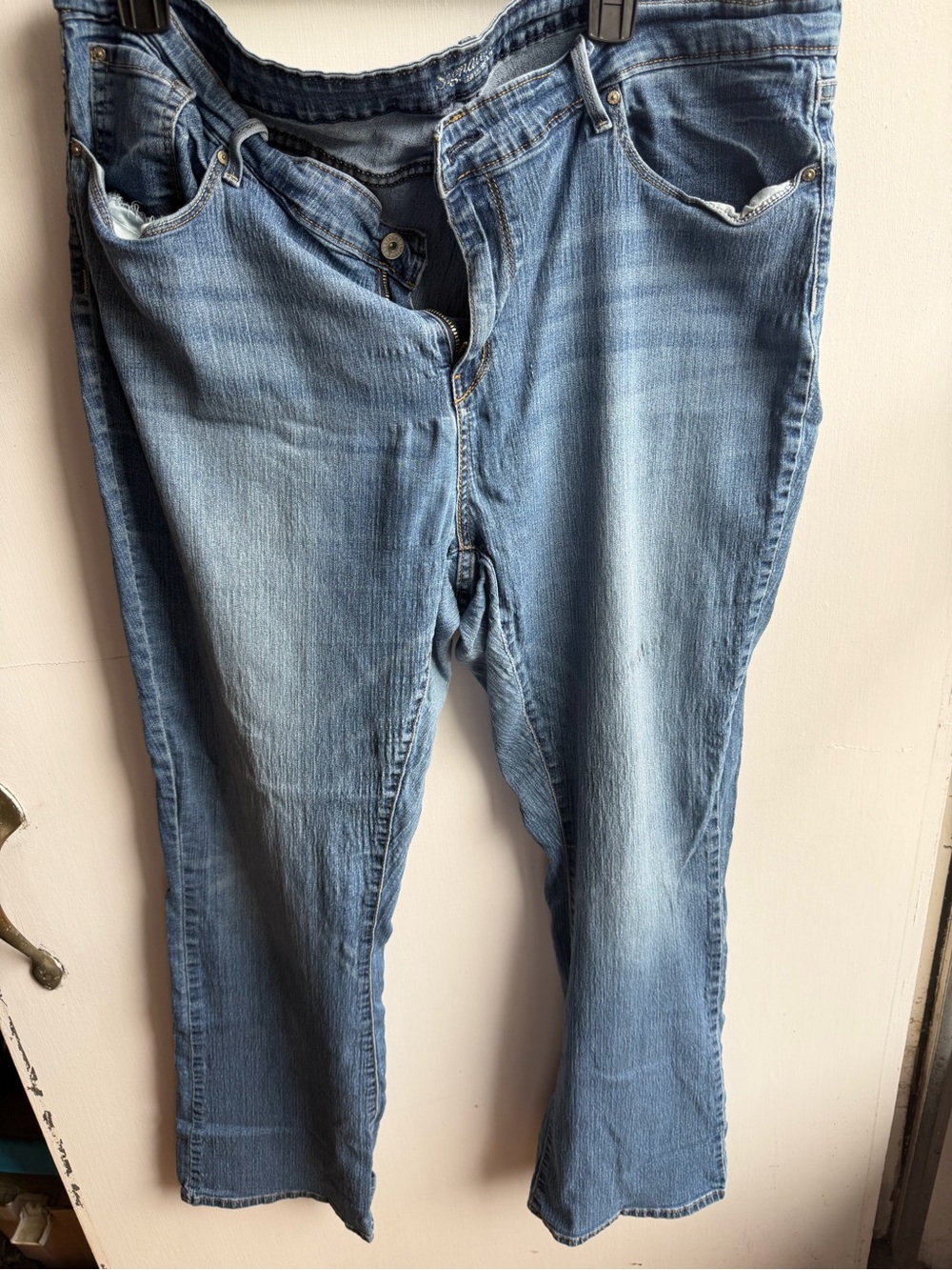 Signature by Levi Strauss Women's Straight Leg Jeans - Light Blue